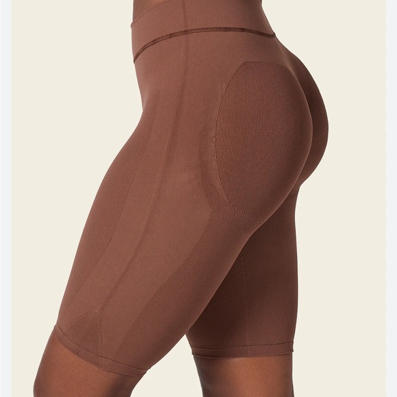 BRAND NEW Leonisa Well-Rounded Invisible Butt Lifter Shaper Shorts - Picture 6 of 6